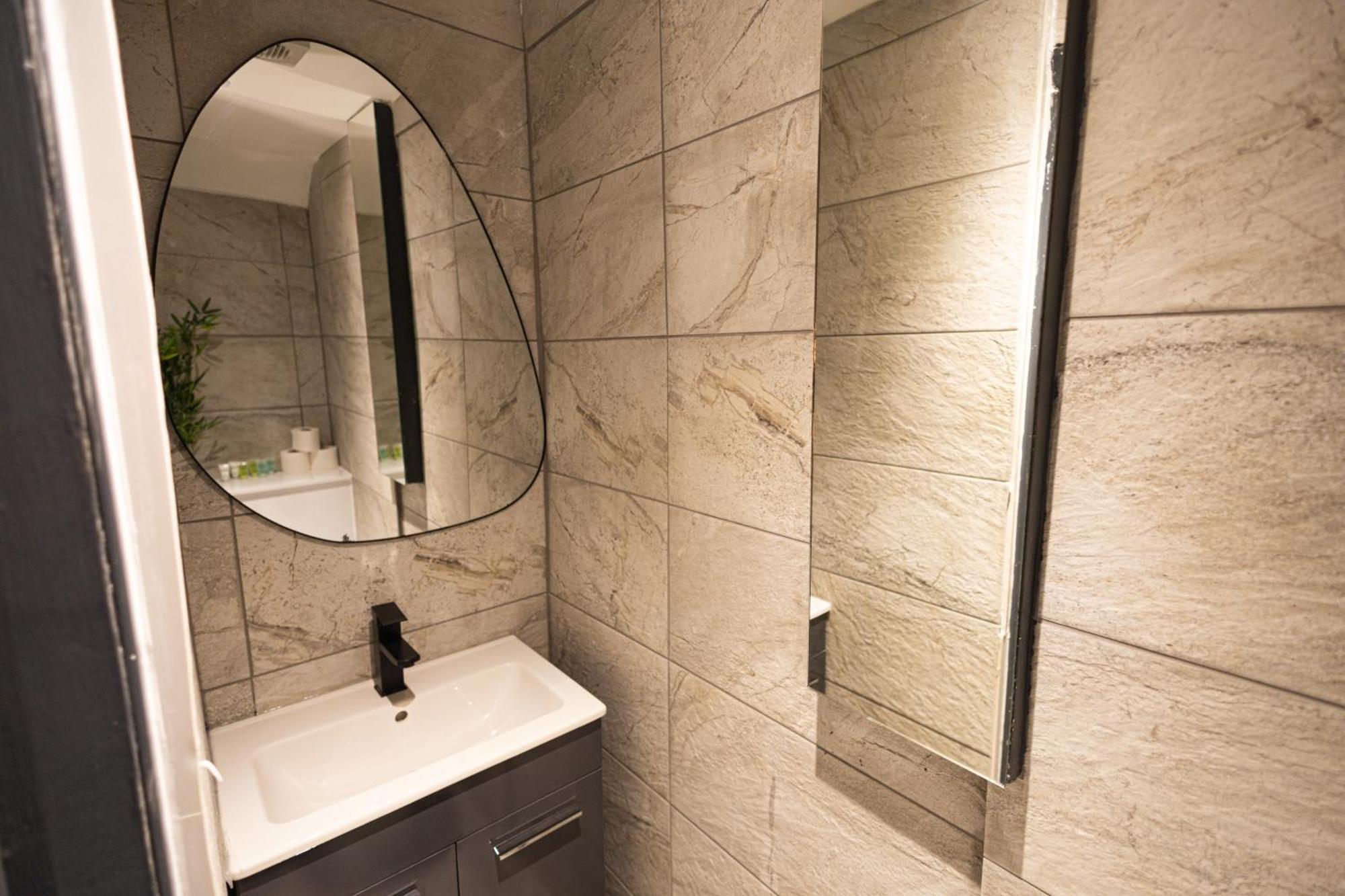 Elegant 1Bedroom Flat With Jacuzzi In A Prime Location ลอนดอน ภายนอก รูปภาพ