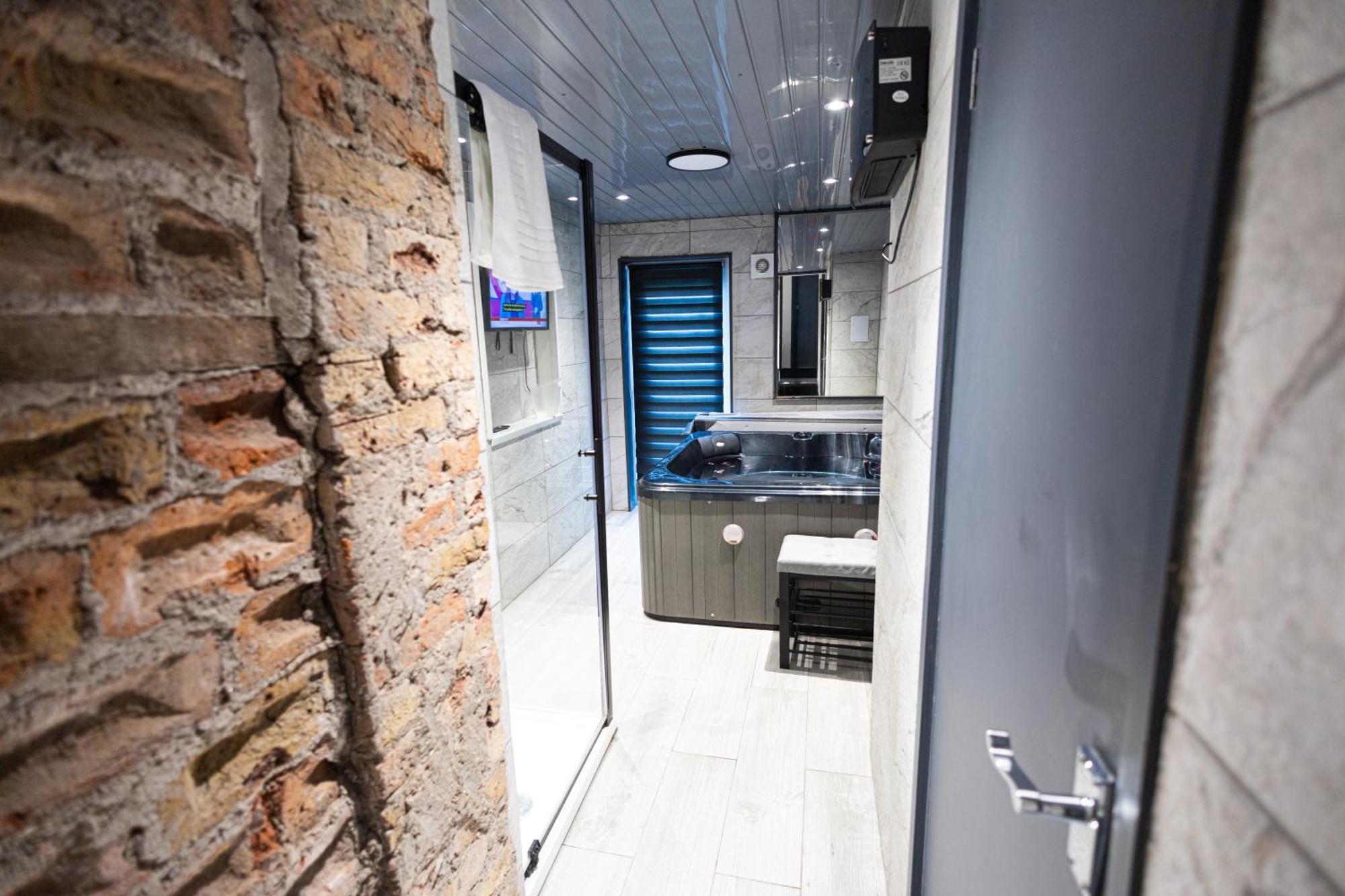 Elegant 1Bedroom Flat With Jacuzzi In A Prime Location ลอนดอน ภายนอก รูปภาพ