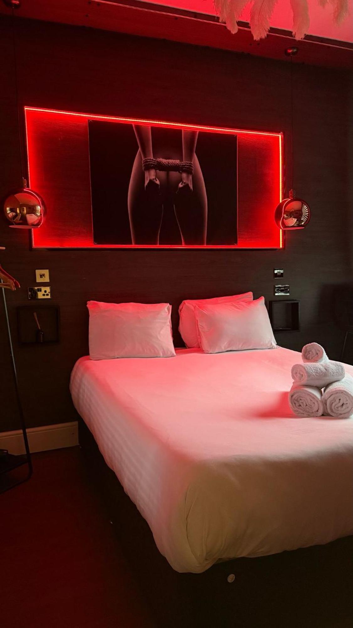 Elegant 1Bedroom Flat With Jacuzzi In A Prime Location ลอนดอน ภายนอก รูปภาพ